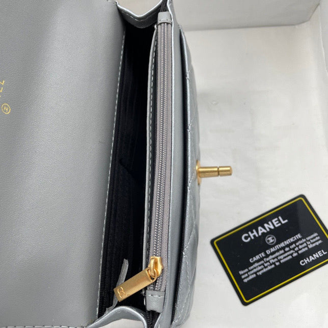 Chain handle bag