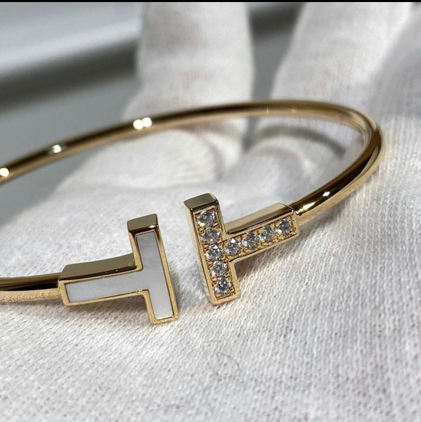 pulsera en T