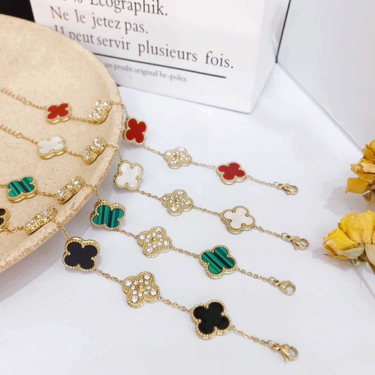 Pulsera con dijes multicolor (PRECIO FINAL EN EL CARRITO)