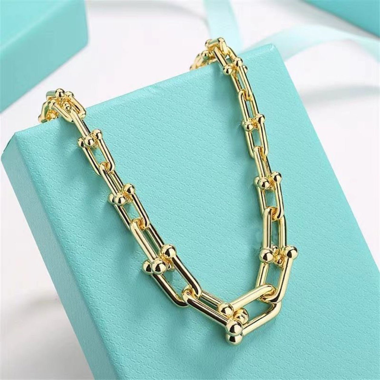Chain link necklace