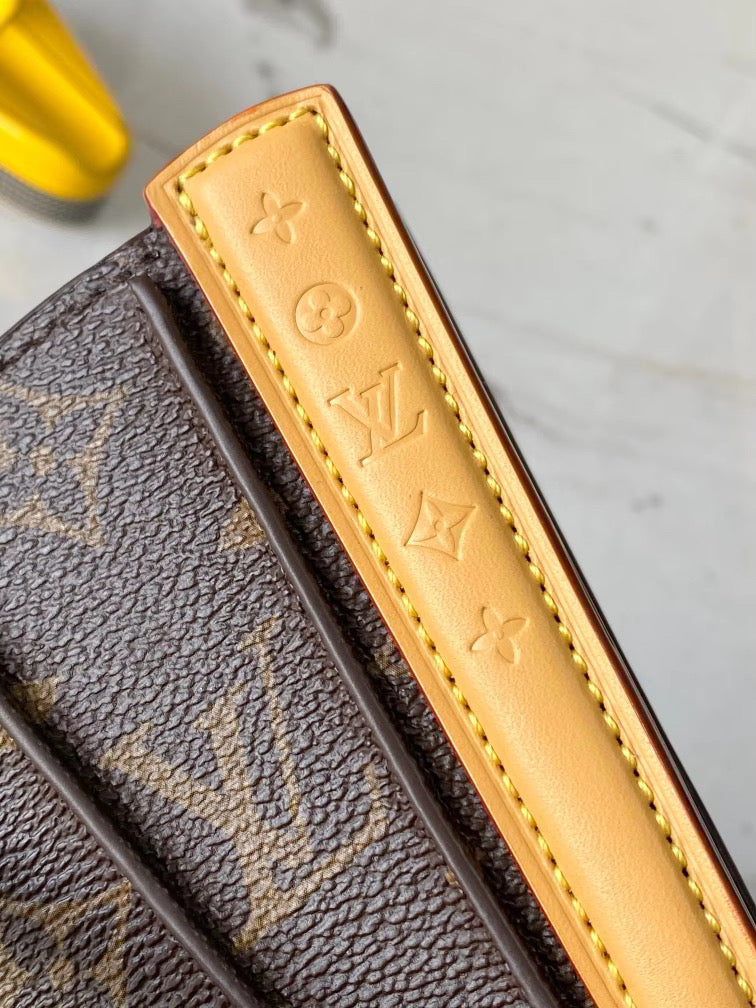 Leather Fan Purse