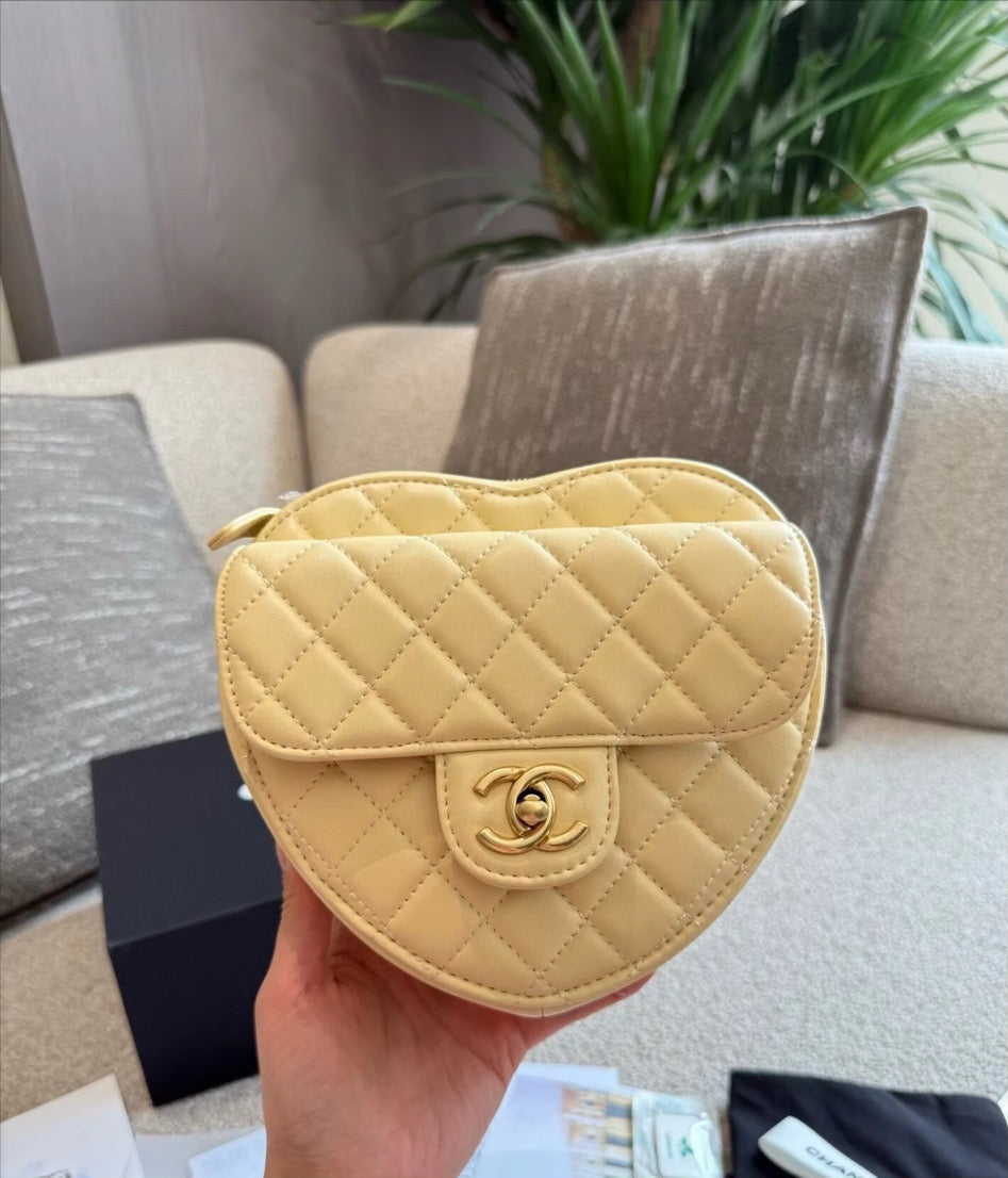 Large Heart Crossbody (7.08 INCHES)