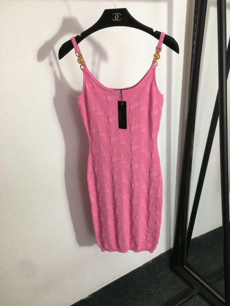 vestido con tirantes finos