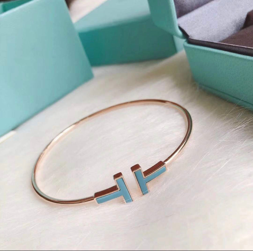 pulsera en T