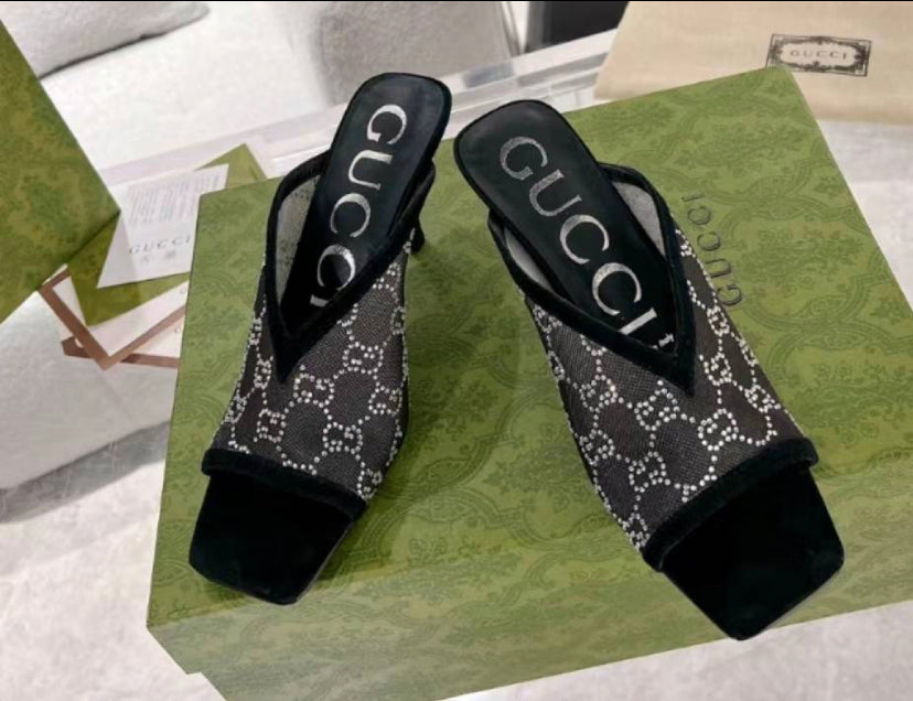 Zapatos transparentes Bedazzled negros