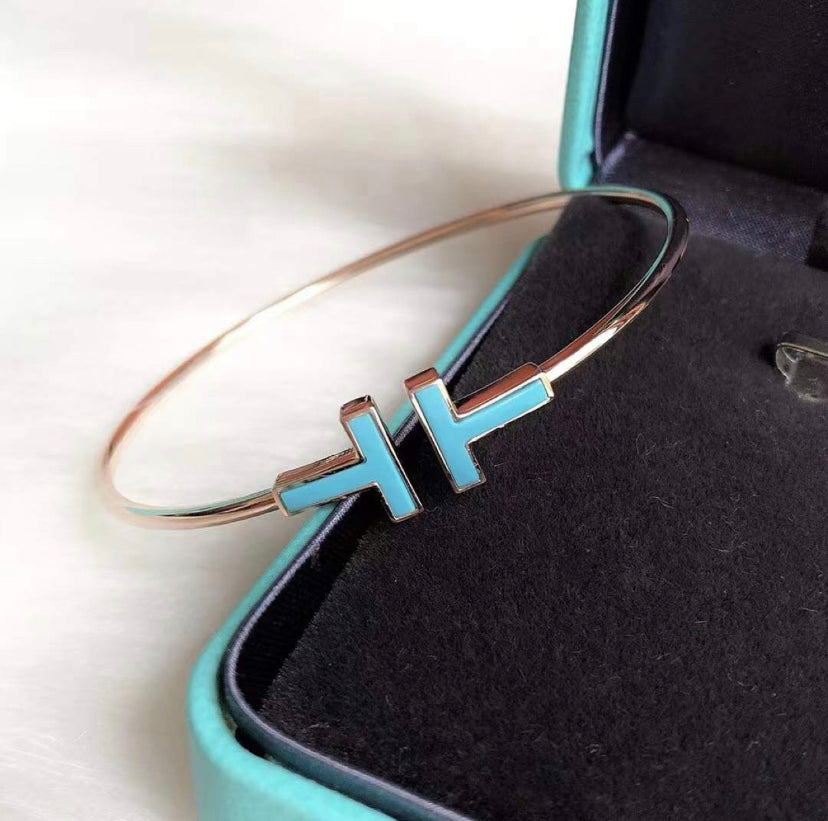 pulsera en T