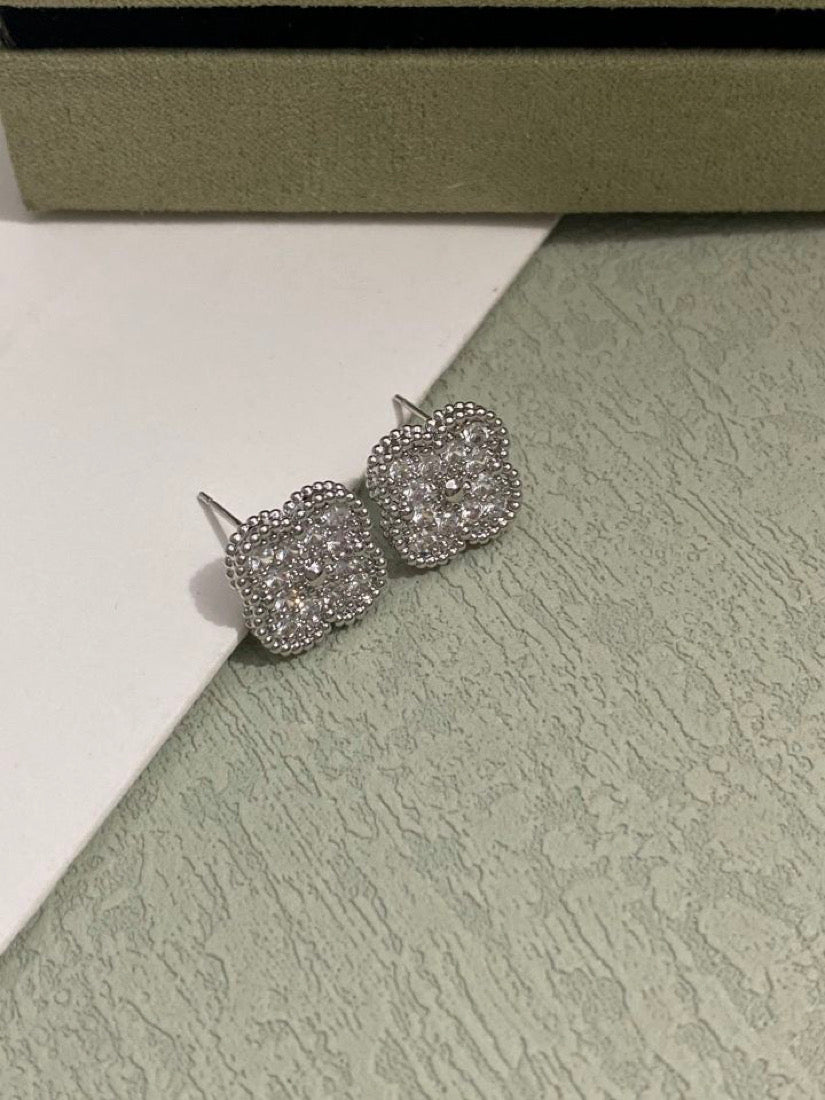 Pendientes pequeños con deslumbramientos