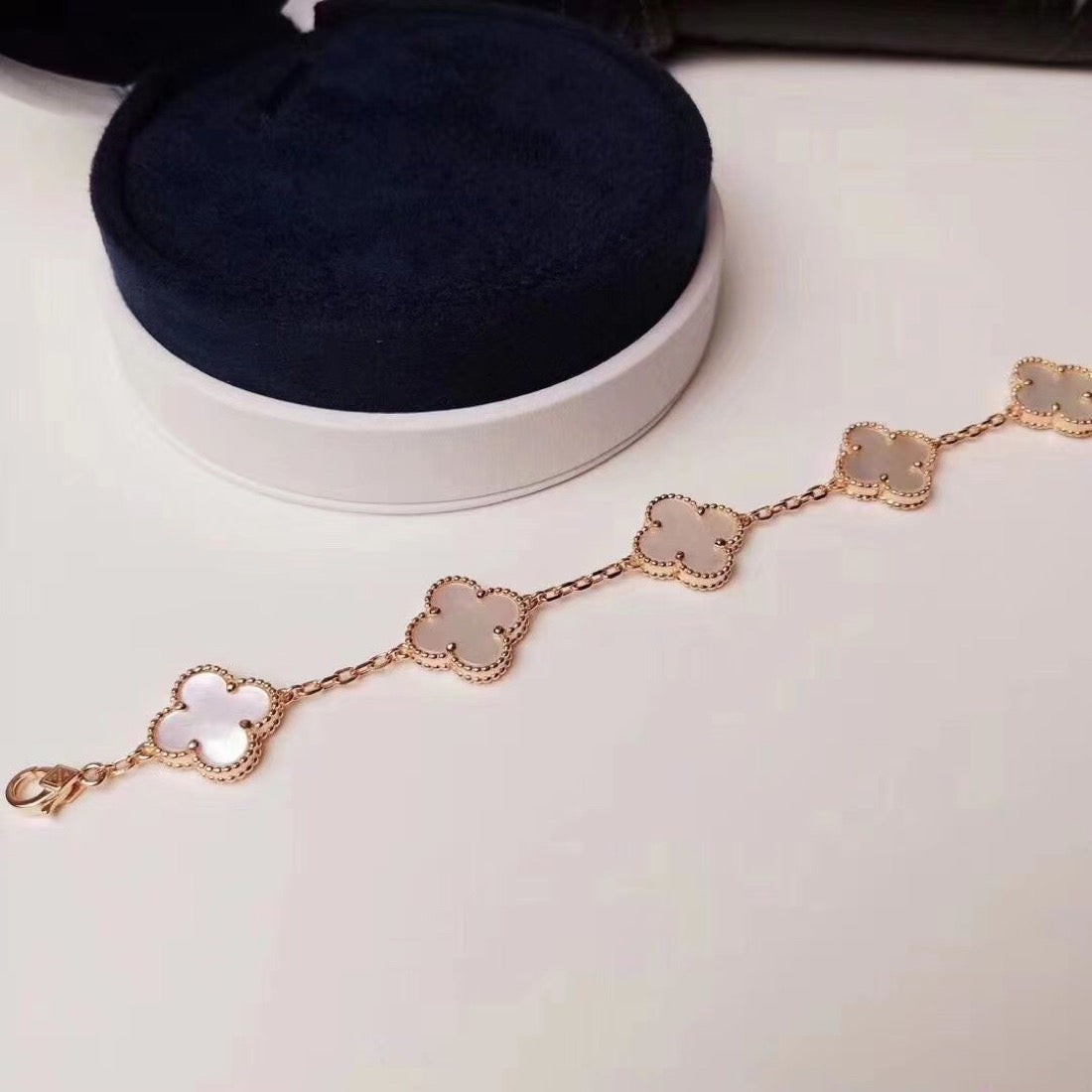 Pulsera con dijes multicolor (PRECIO FINAL EN EL CARRITO)