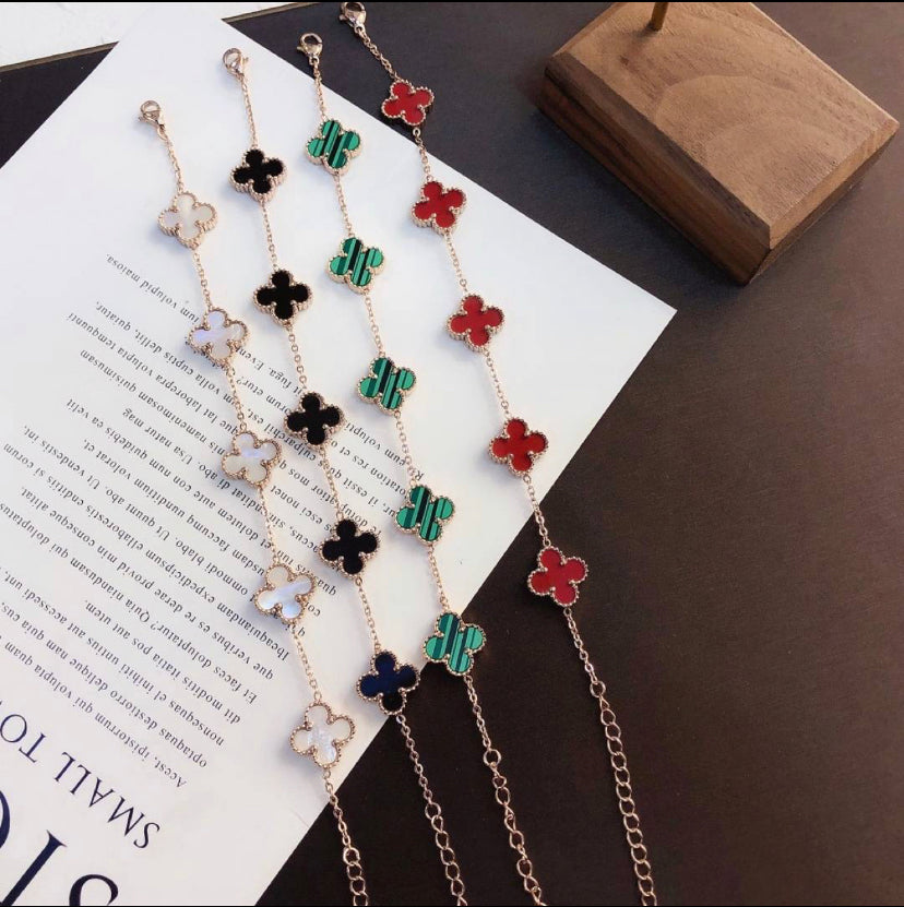 Pulsera con dijes multicolor (PRECIO FINAL EN EL CARRITO)