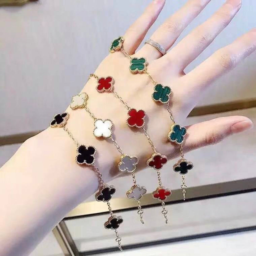 Pulsera con dijes multicolor (PRECIO FINAL EN EL CARRITO)