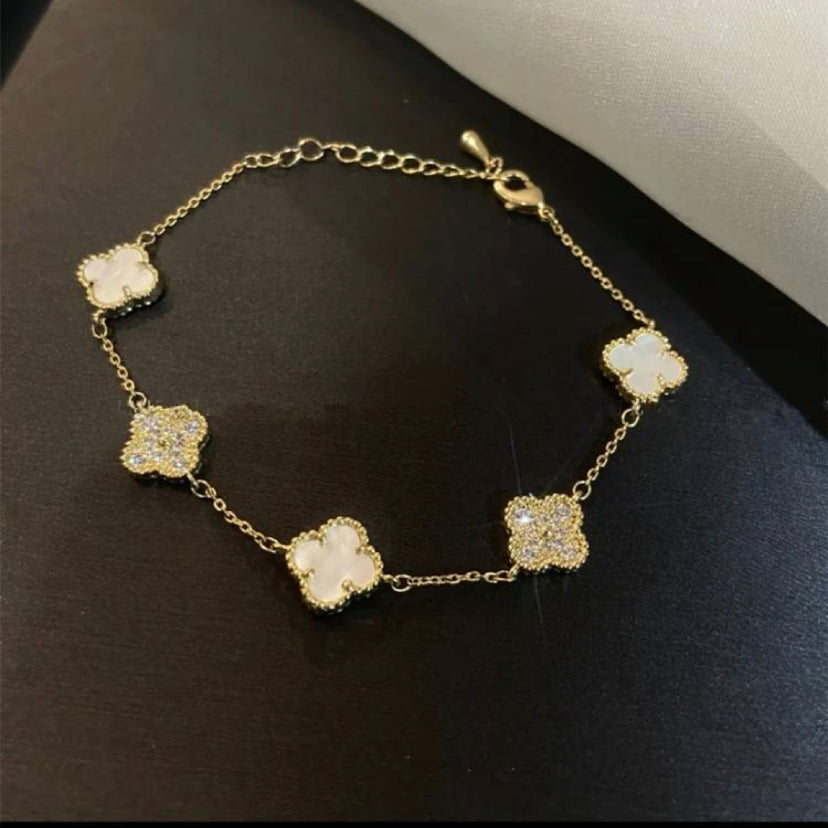 Pulsera con dijes multicolor (PRECIO FINAL EN EL CARRITO)