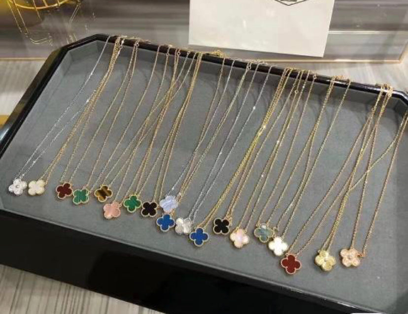 Multiple color pendant necklace