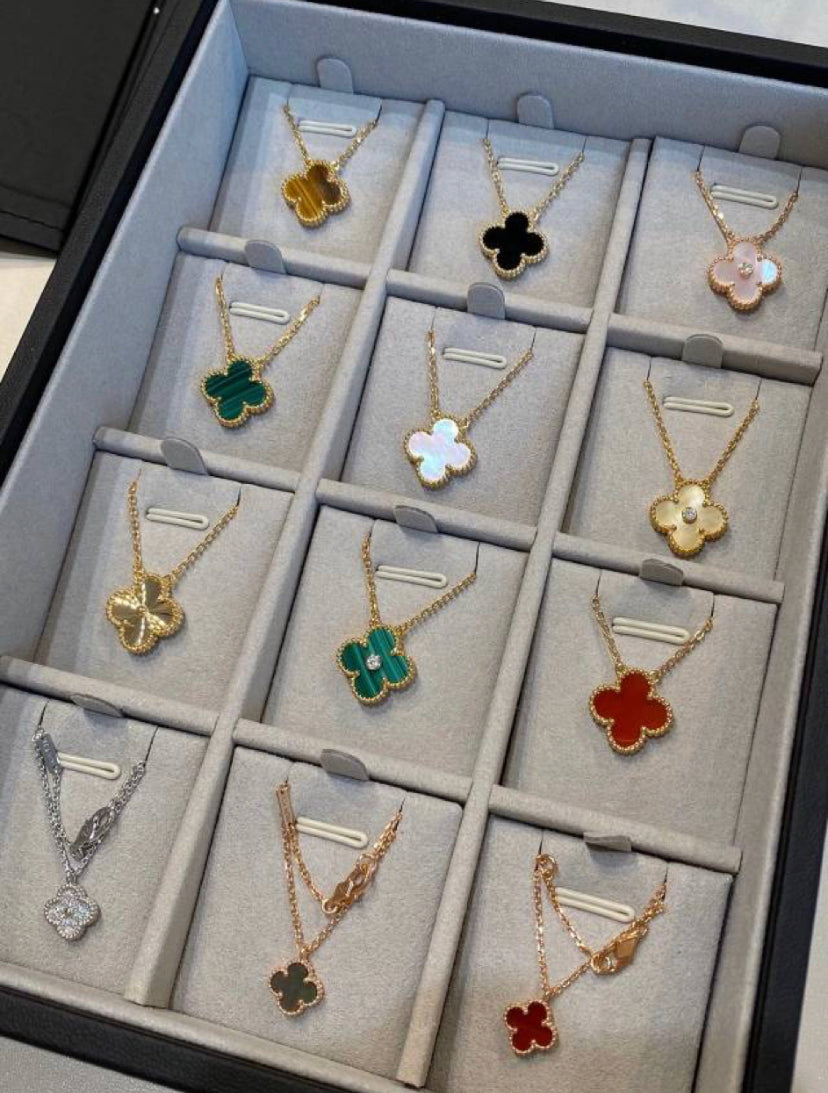Multiple color pendant necklace