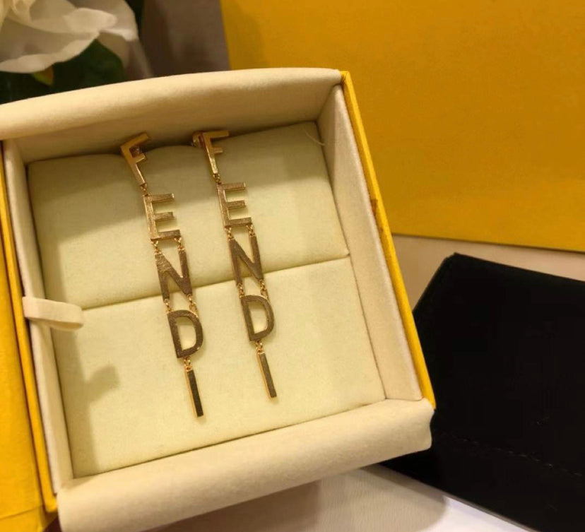 Pendientes colgantes de oro