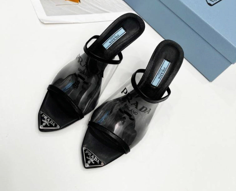 Tacones negros o plateados