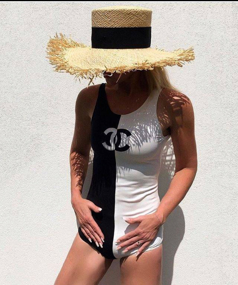 One piece B&W swim
