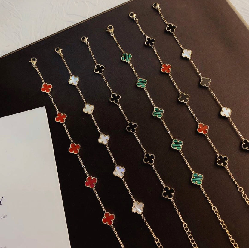Pulsera con dijes multicolor (PRECIO FINAL EN EL CARRITO)