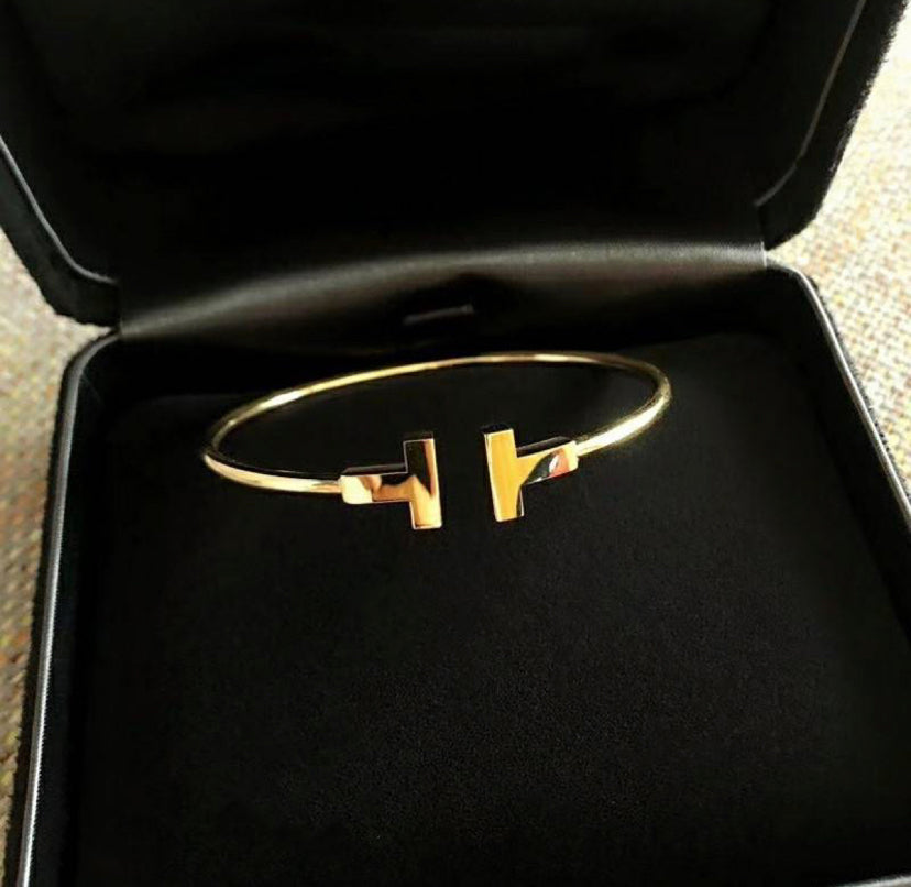 pulsera en T