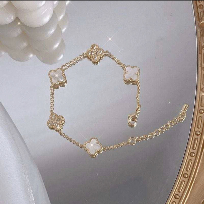 Pulsera con dijes multicolor (PRECIO FINAL EN EL CARRITO)